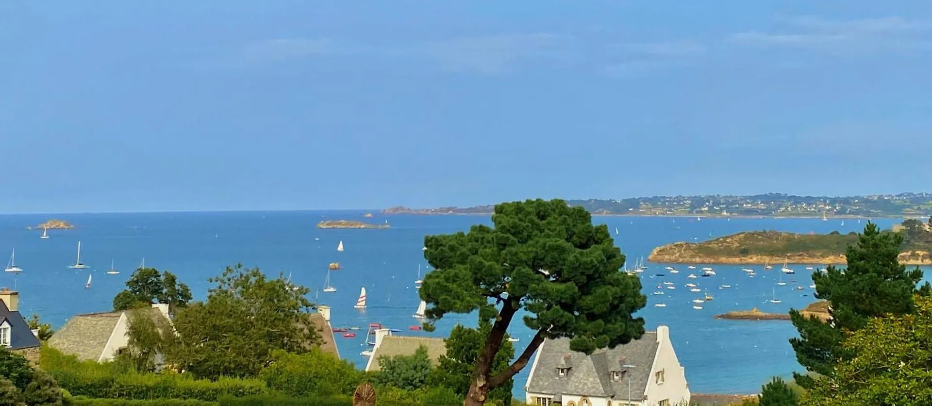 Au Bon Accueil - Appartement Vue Mer - Hyper Centre - Avec Home-Cinema Carantec 0*,